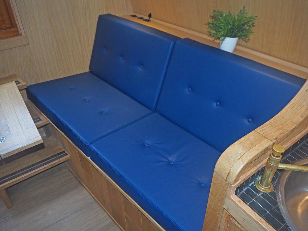 Saloon, Accommodation